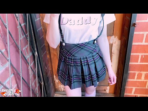 ❤️ Schoolgirl Sucks a dick gu domhainn agus fucks an àite clasaichean. ️ Pornografach leinn ❌❤